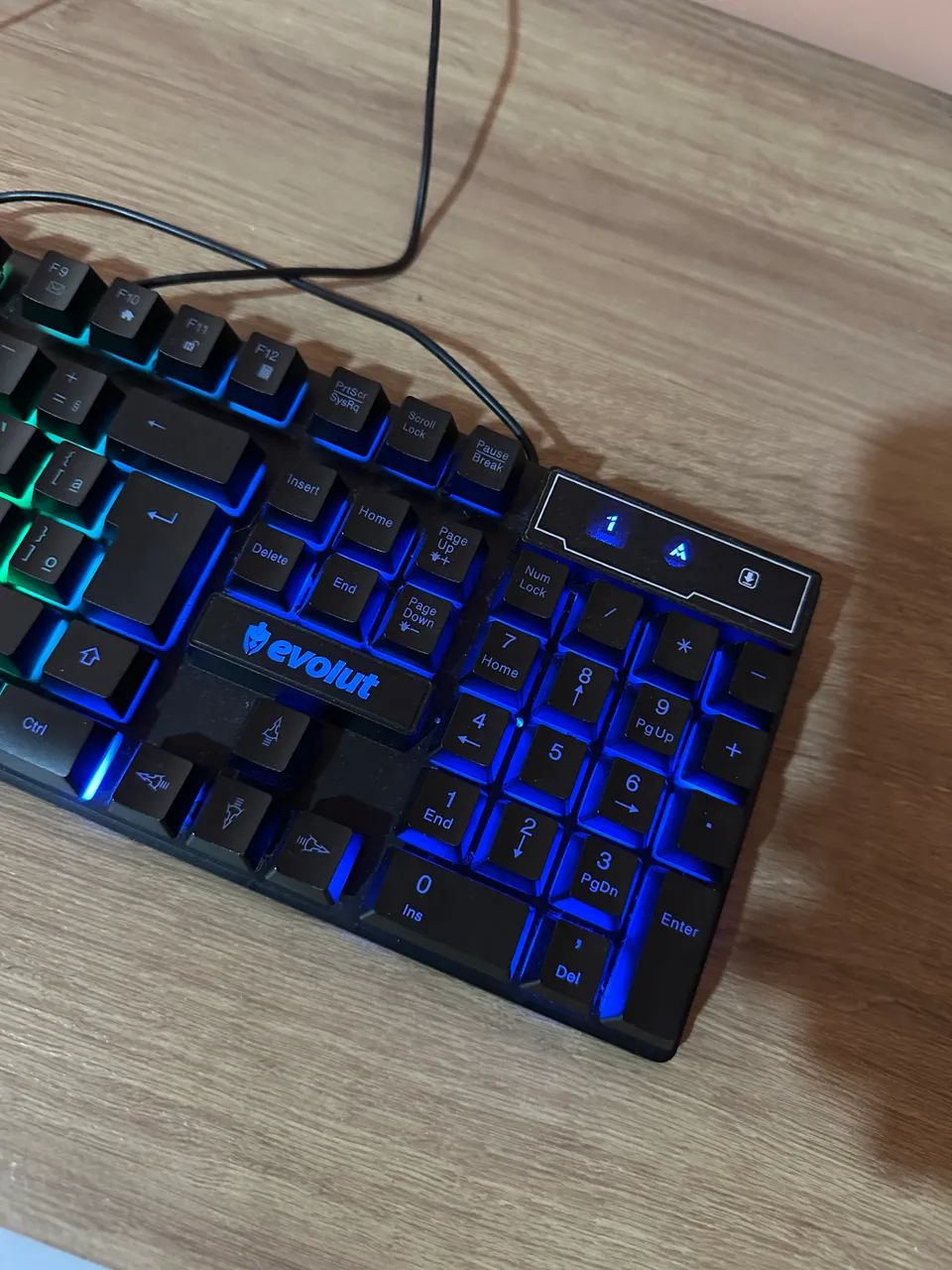Teclado Semi-Mecanico RGB