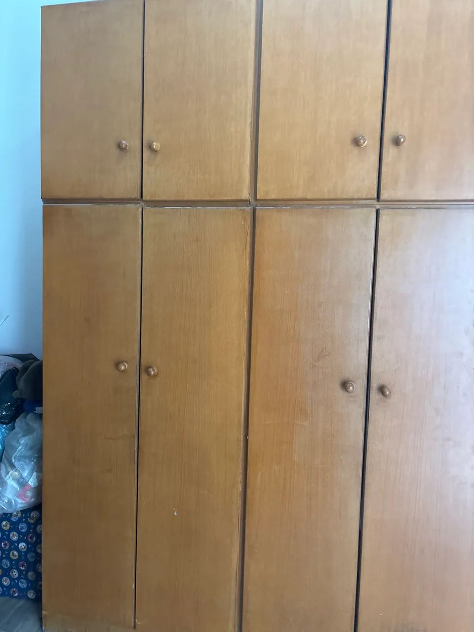 Guarda roupa de madeira