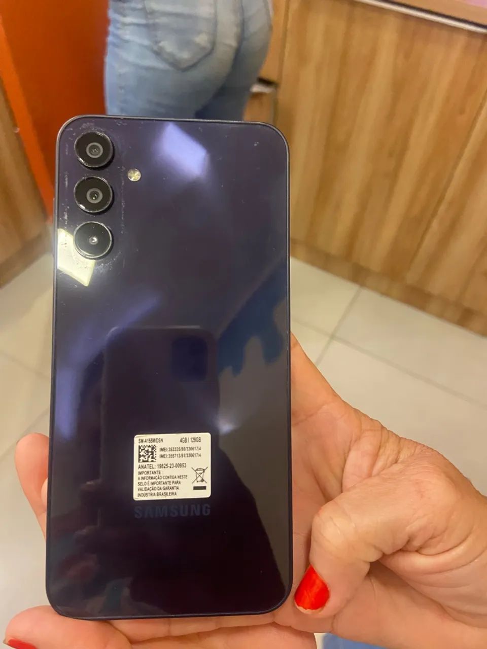 Celular 700 semi novo
