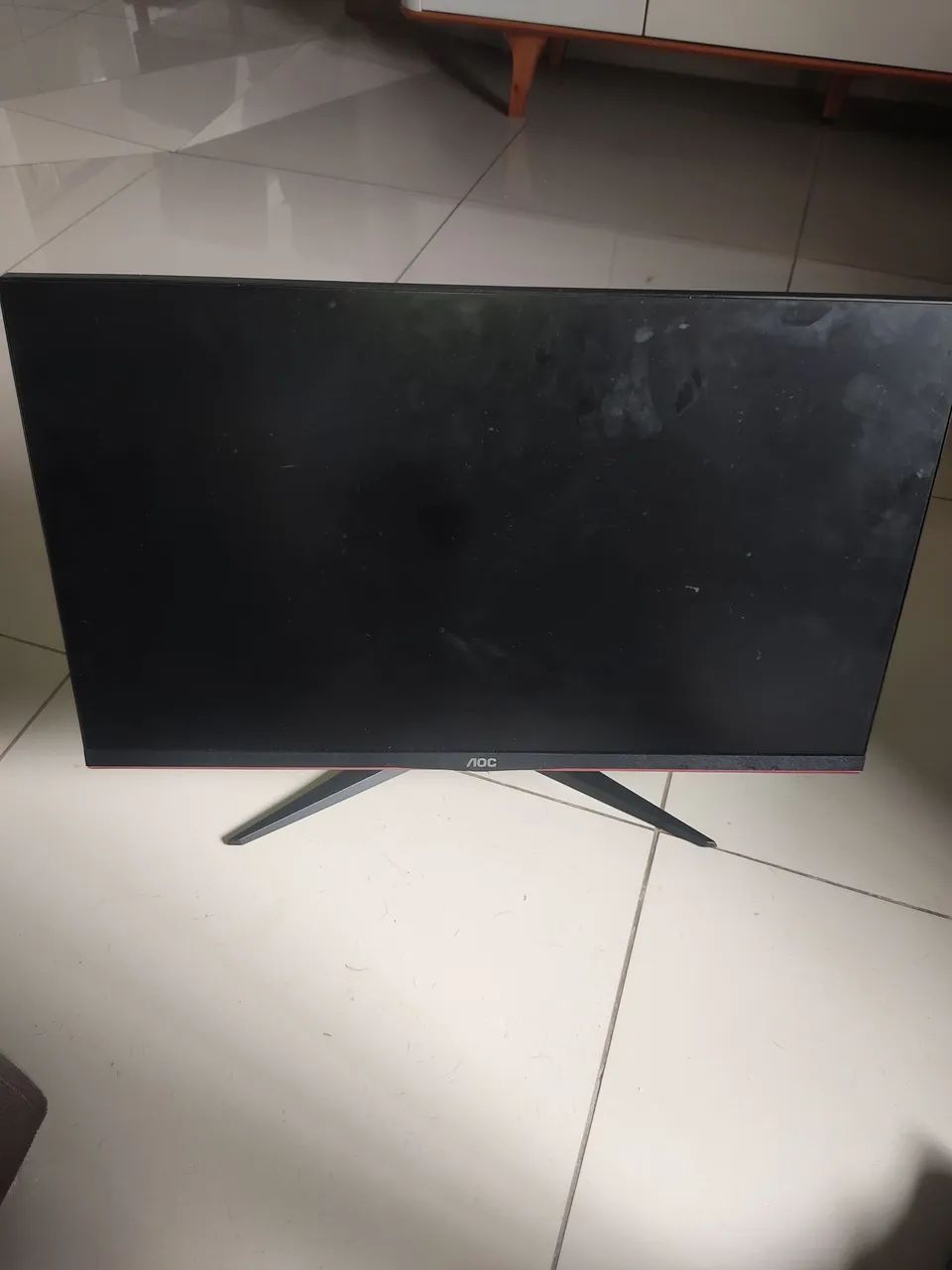 Monitor gamer 27 polegadas com tela quebrada. 