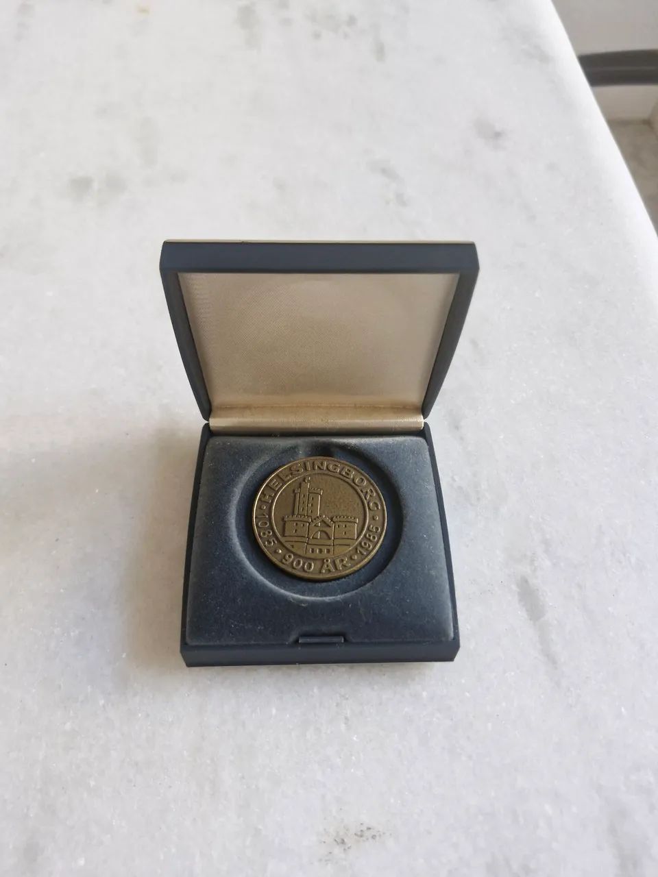 Medalha comemorativa de bronze de Helsingborg datada de 1985.