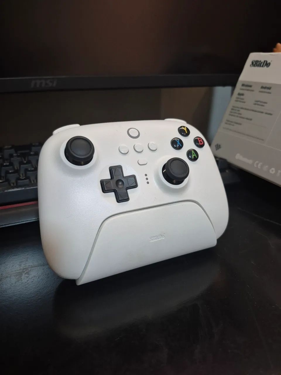 Controle 8bitdo ultimate com doc de carregamento