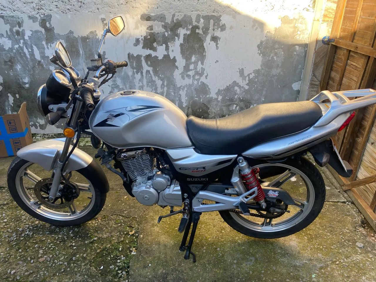 Suzuki gsr 150