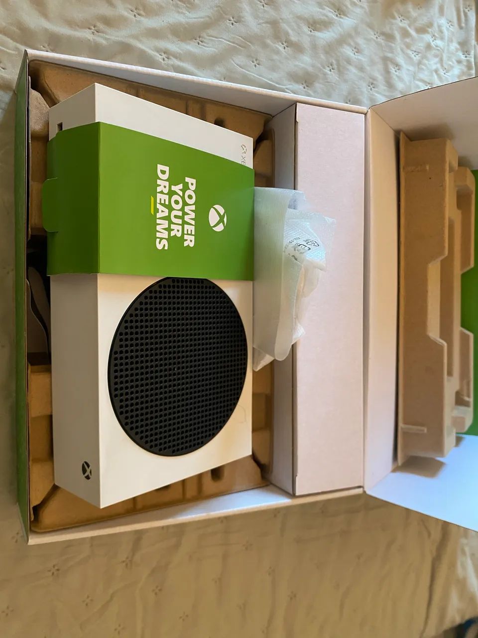 Xbox Series S 512GB Branco - Completo, com 2 Controles e Revisão Recente