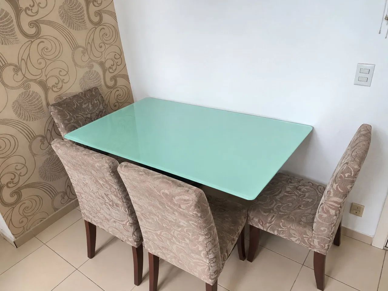 Vendo mesa de jantar 