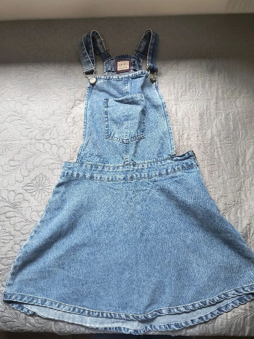Jardineira jeans saia