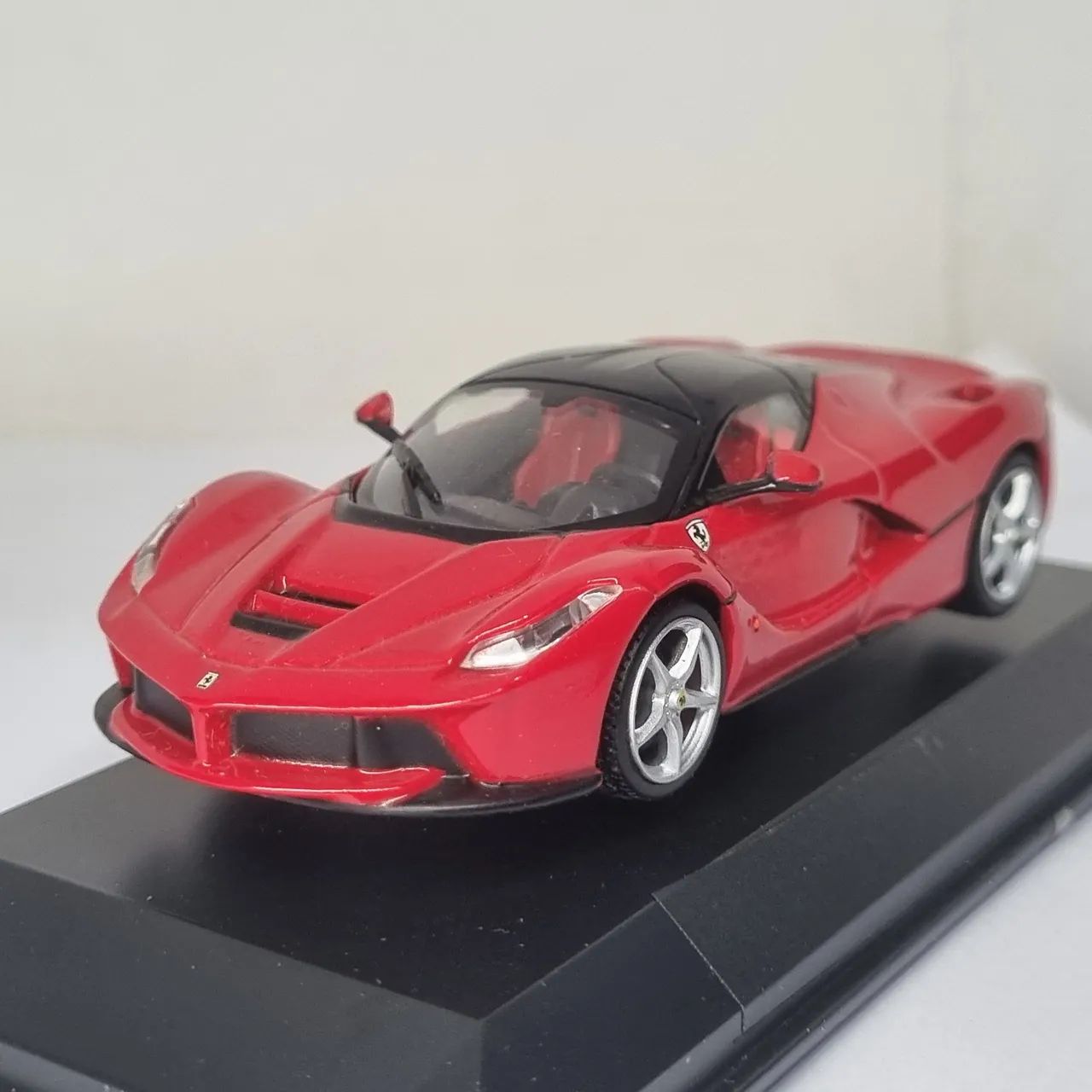 Miniatura Ferrari LaFerrari 1:43  - Foto 4