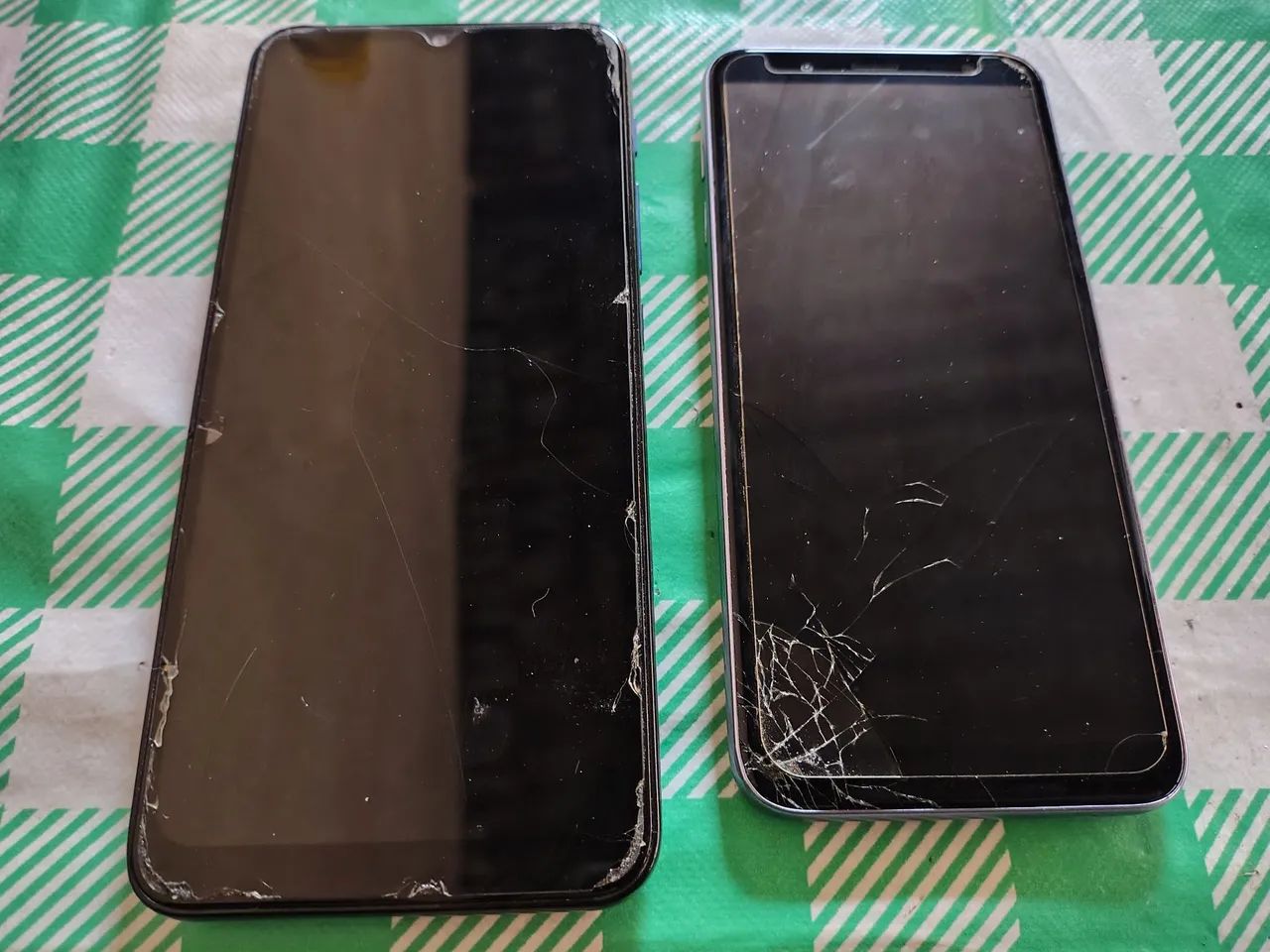 Celular Motorola e Samsung com defeito 