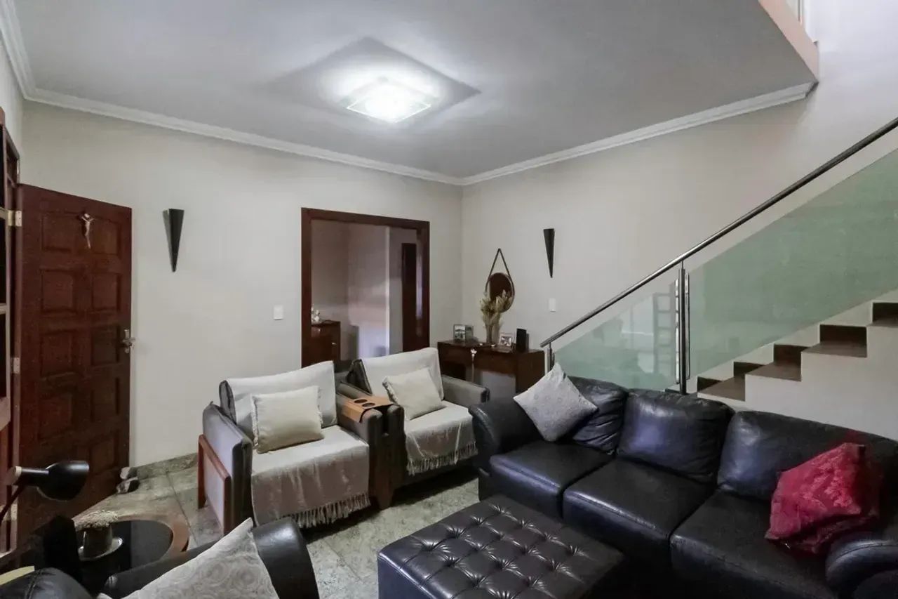 Casa Ampla e Pronta para Morar | 220 m² | 3 Quartos | Suíte | 3 Vagas - Foto 2