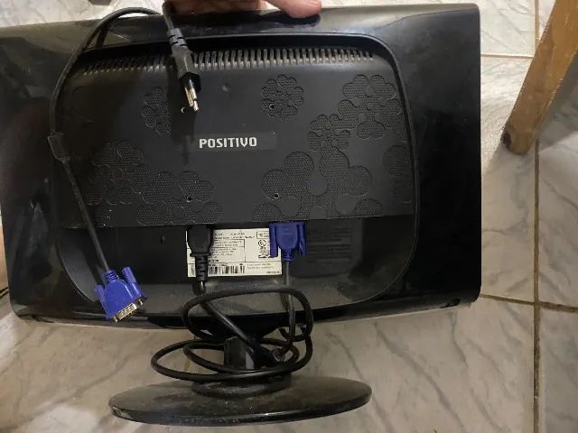 Monitor Positivo Usado - Funcionando perfeitamente + Cabos - Foto 2