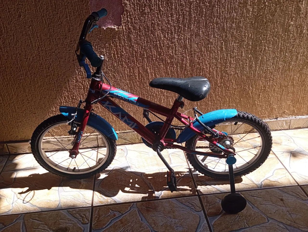 Bicicleta aro 16 com rodinhas