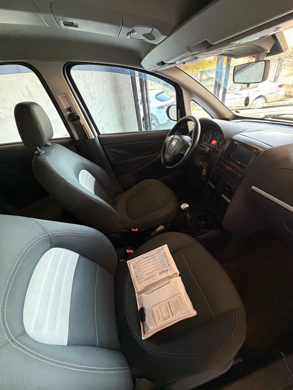 Fiat Idea Attractive 1.4 Fire Flex 8V 5P 2012 - Foto 5
