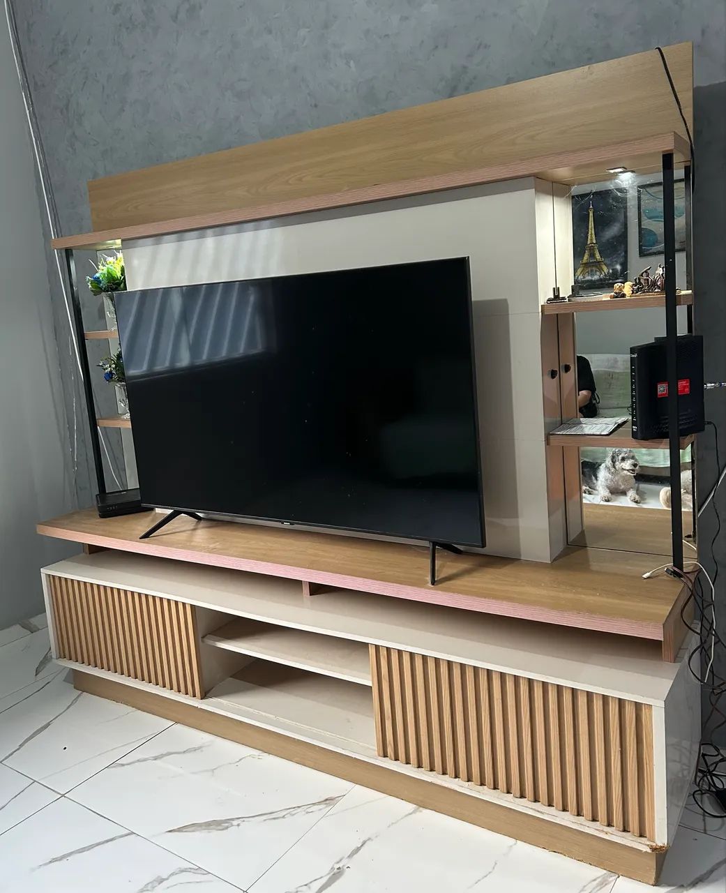 Rack com painel ,porta de correr , espelho e lâmpadas  - Foto 2