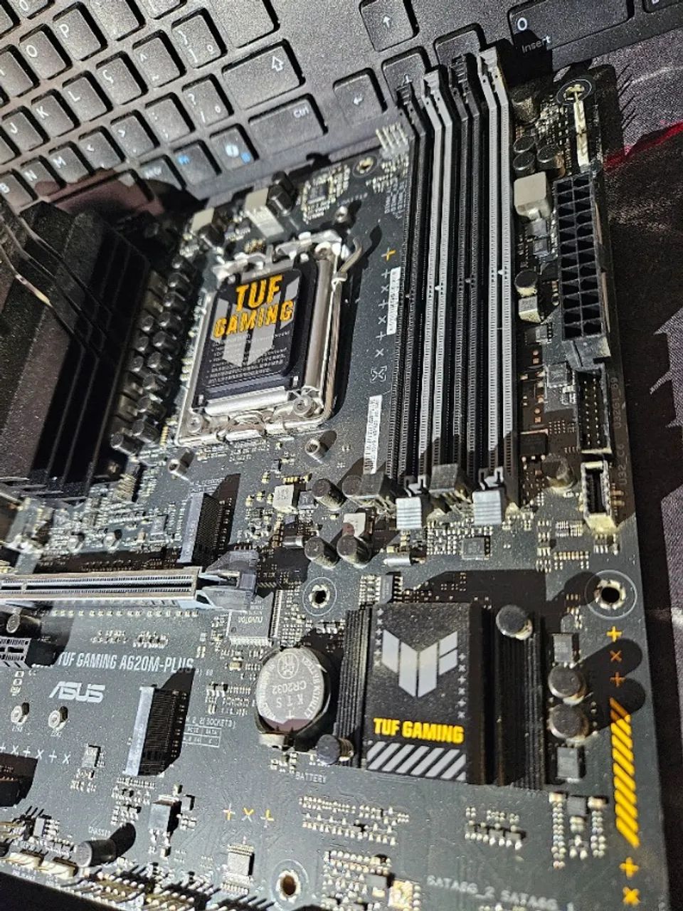 Placa Mãe ASUS TUF Gaming A620M-Plus AM5 - Usada Funcionando - Foto 4