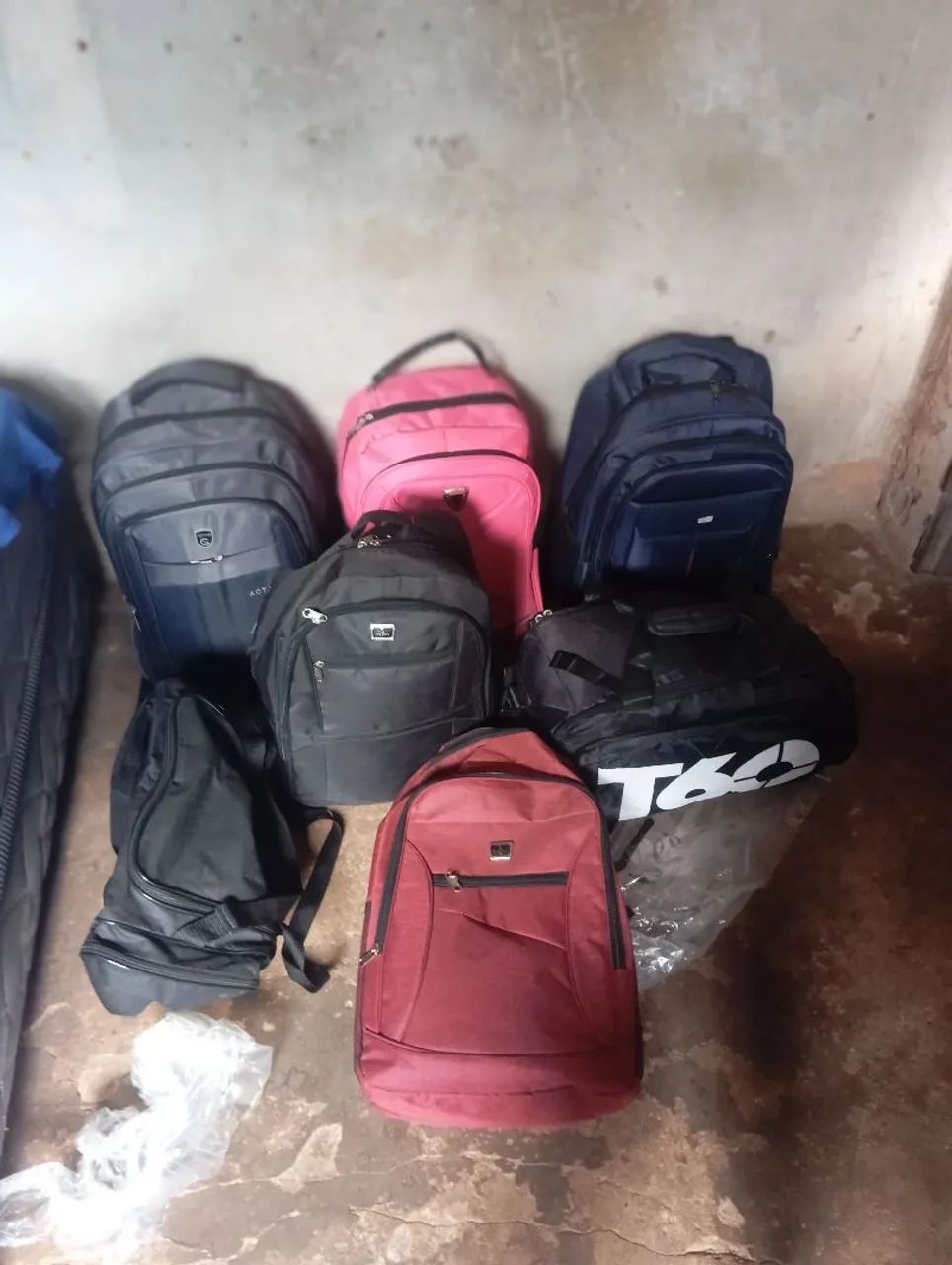 Vendo Bolsas e Mochilas. - Foto 3