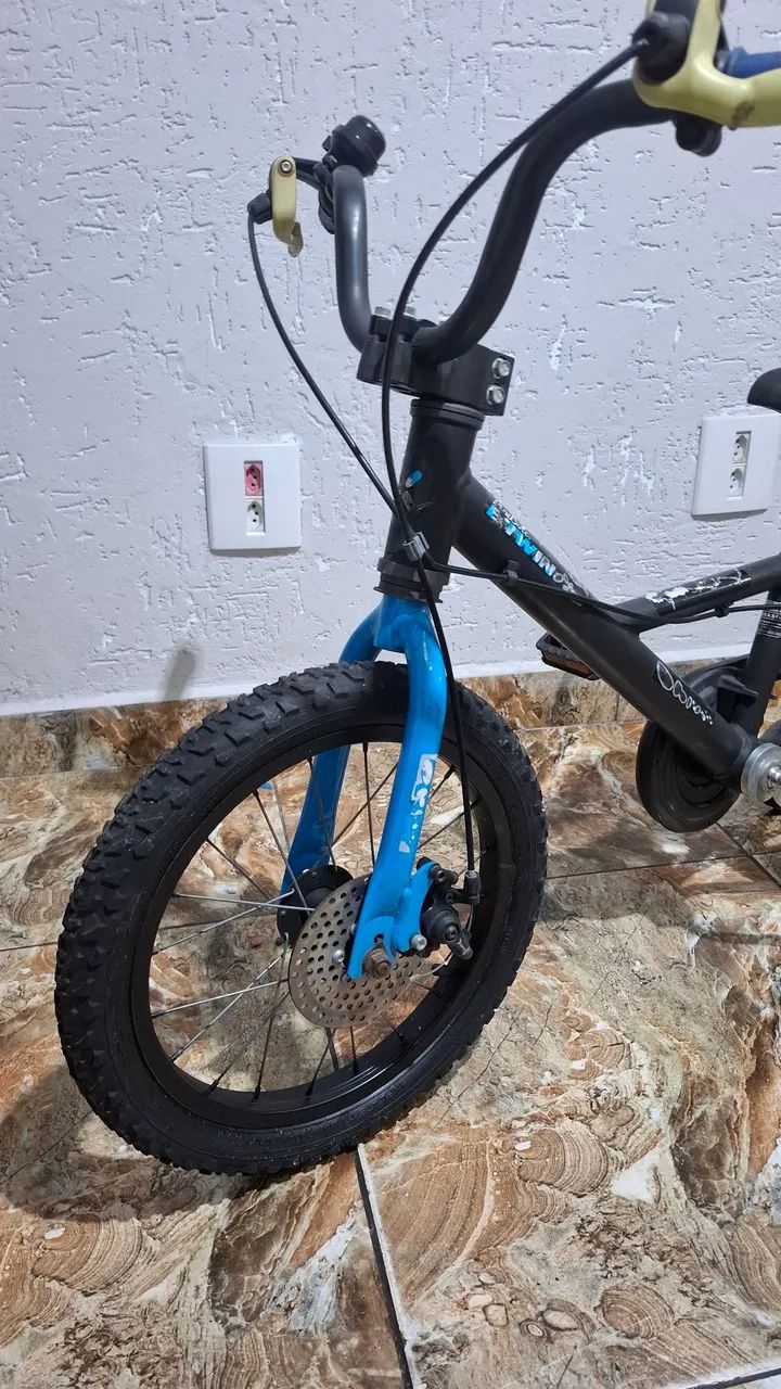 Bicicleta Aro 16 freio a disco e rodinhas  - Foto 5