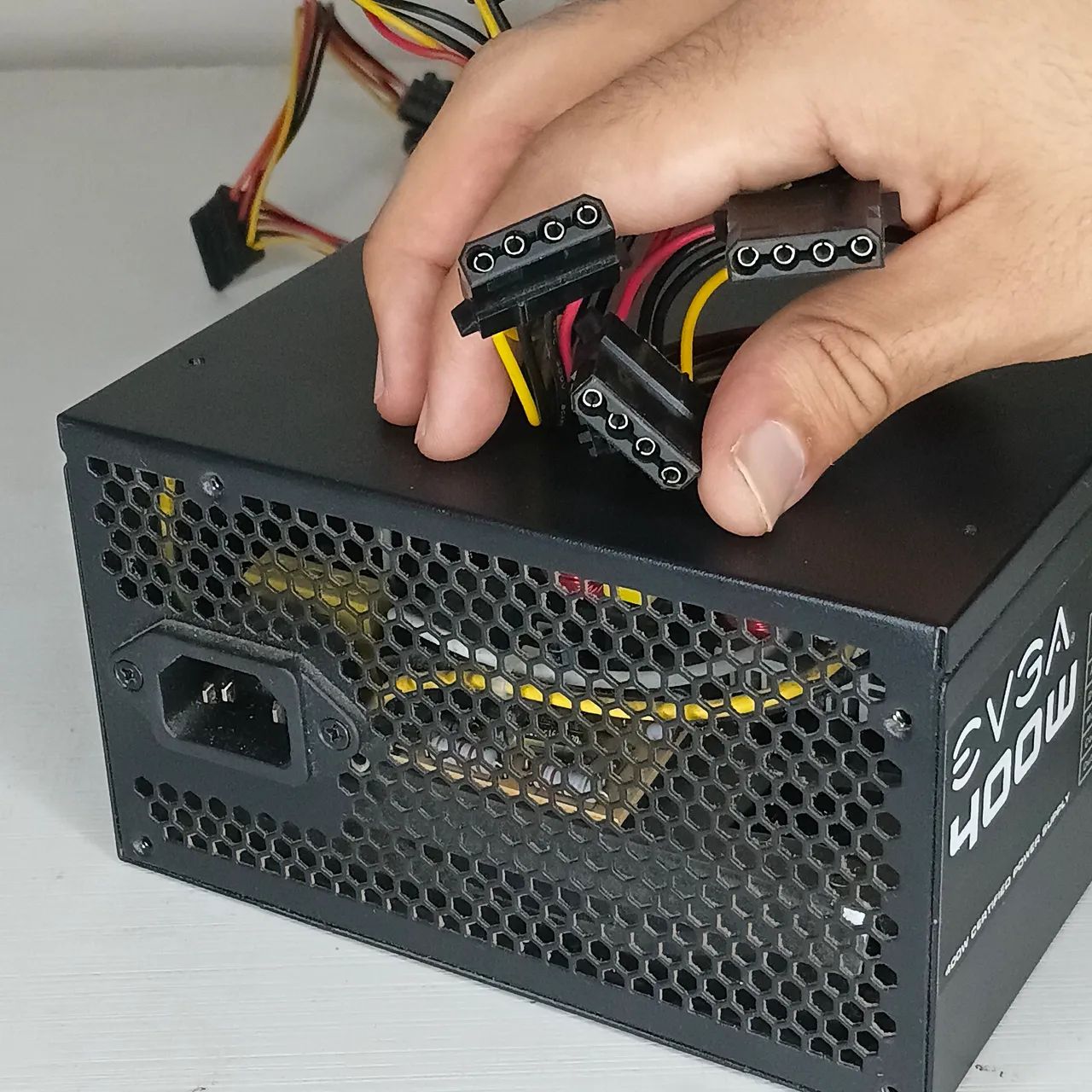 Fonte EVGA 400W BIVOLT AUTOMÁTICA em ótimo estado - Foto 5