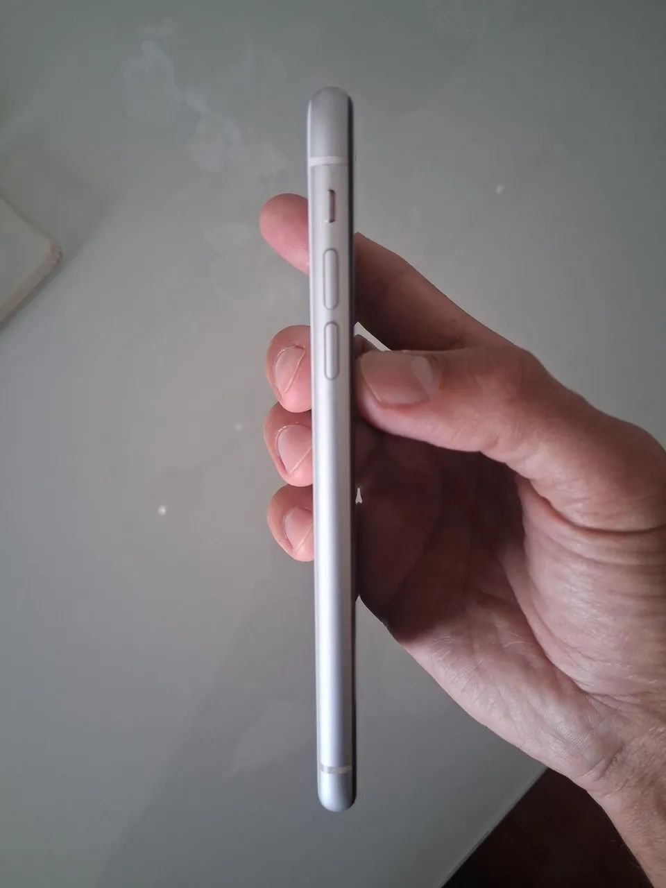 Iphone XR 64GB branco + 8 capas diversas com chiado no alto