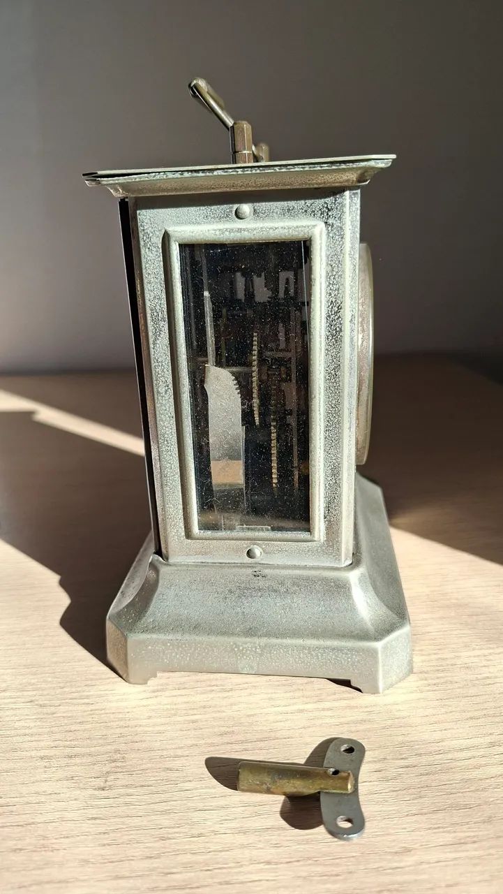 Relógio de mesa antigo da marca Junghans, de fabricação Alemã - Foto 4