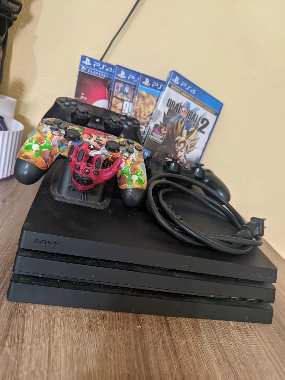 PS4 PRO 1 TB C/ 2 CONTROLES  - Foto 2