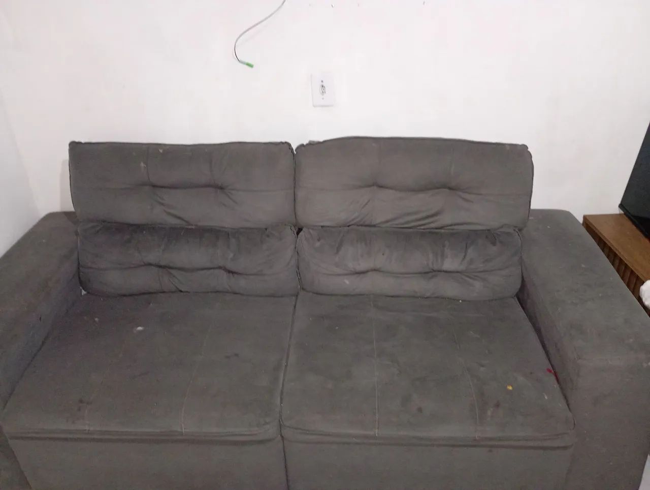 Vendo esse sofá 550. Só precisa de uma lavagem, 