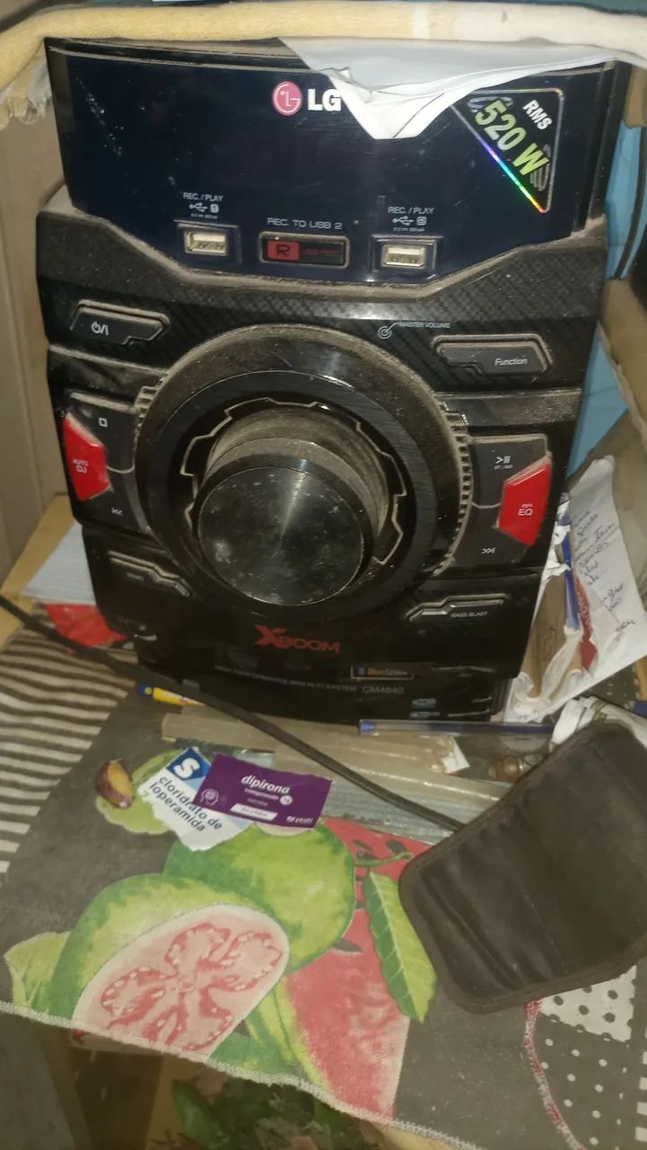 Um som com as duas caixas pra vender no precinho 