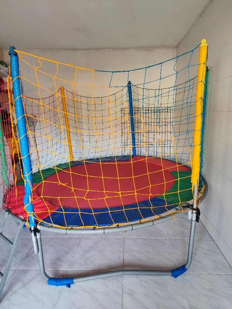 Cama elástica semi nova 2,44 cm - Foto 3