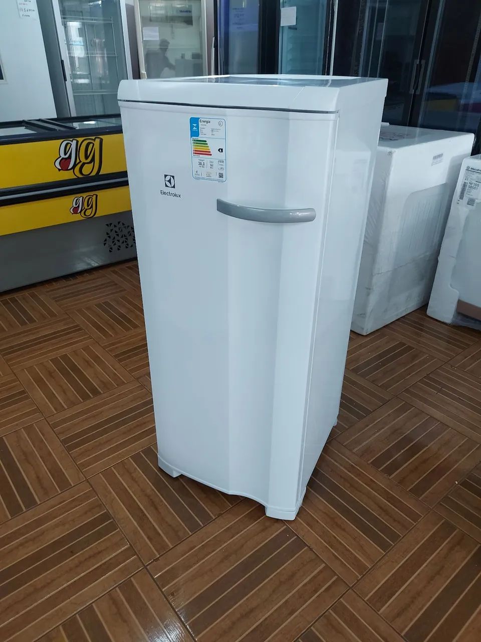 Freezer Novo vertical Electrolux  - Foto 4