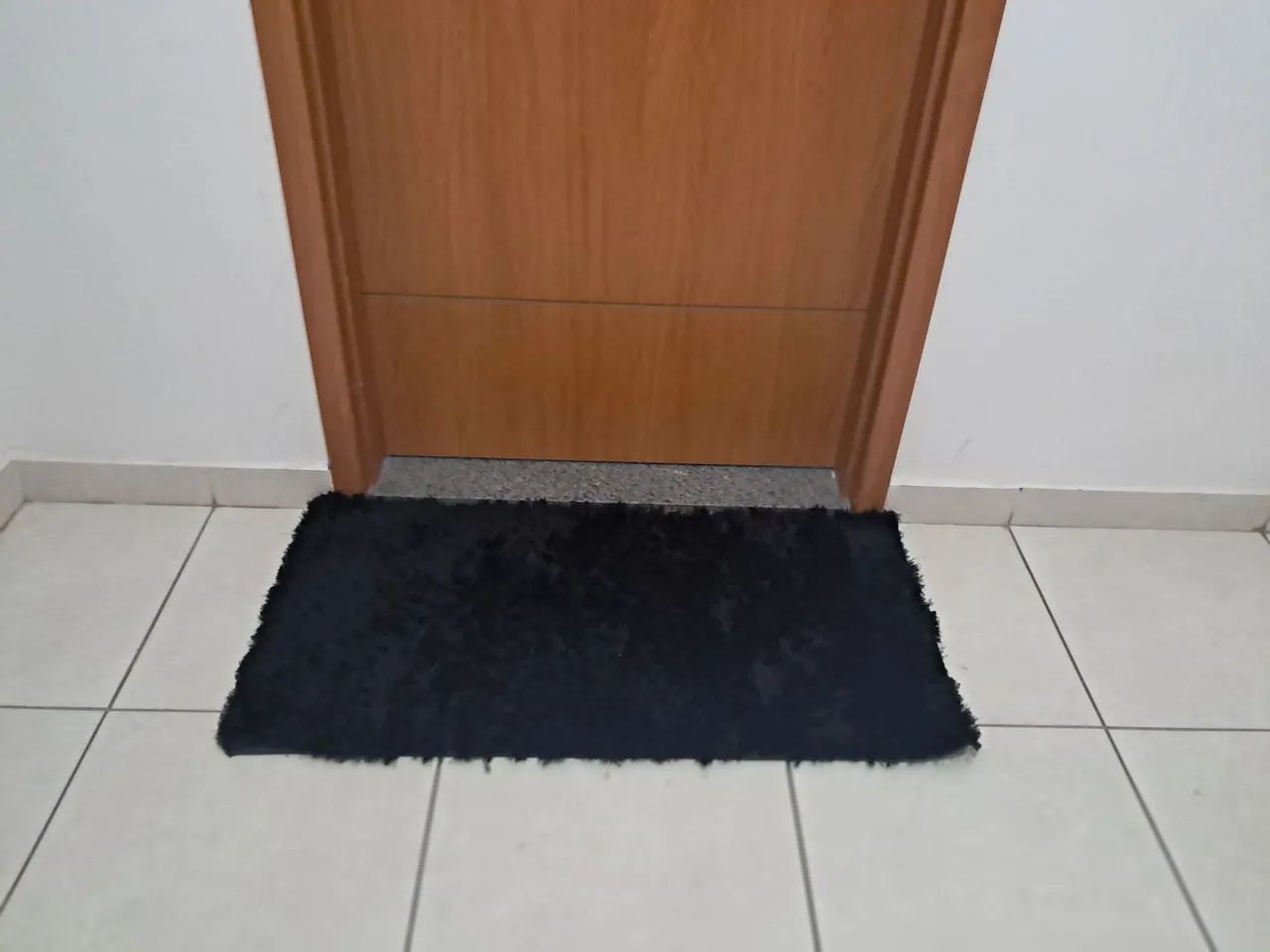 Tapete Malaga - Niazitex medindo 50cm x 1,00m, Preto