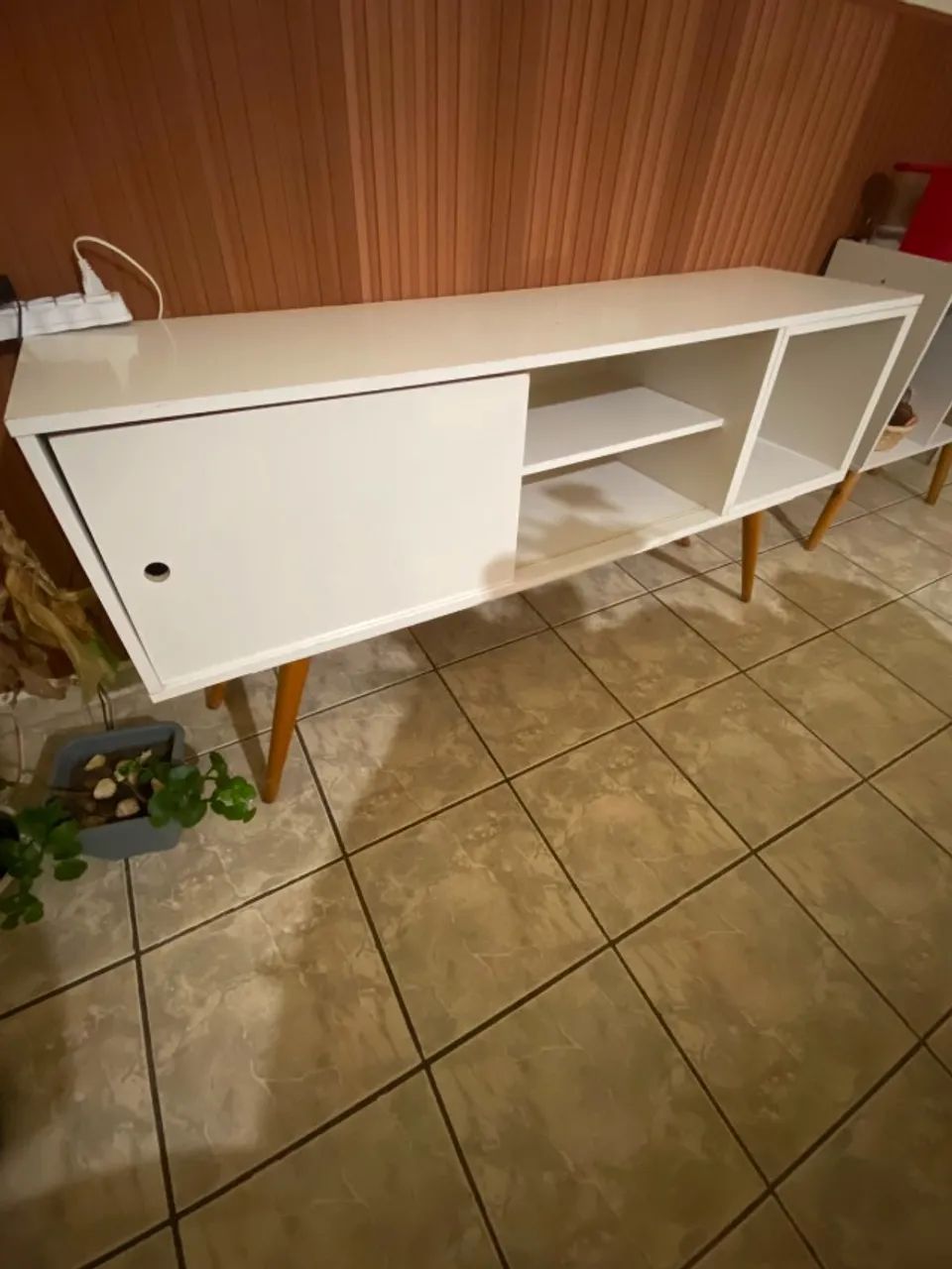 Rack / Aparador Branco com Pés de Madeira - Ótimo Estado