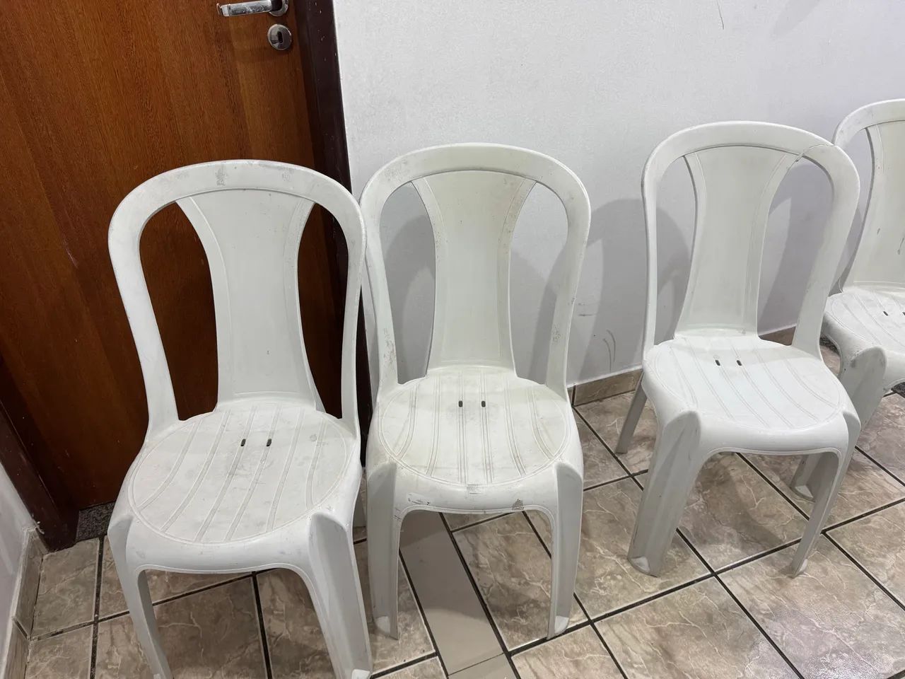 4?Cadeiras de plástico  - Foto 5