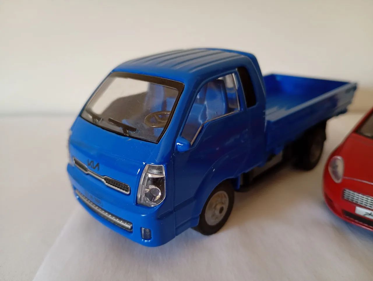 Lote - Miniatura Kia Bongo e Fiat Punto  - Foto 3