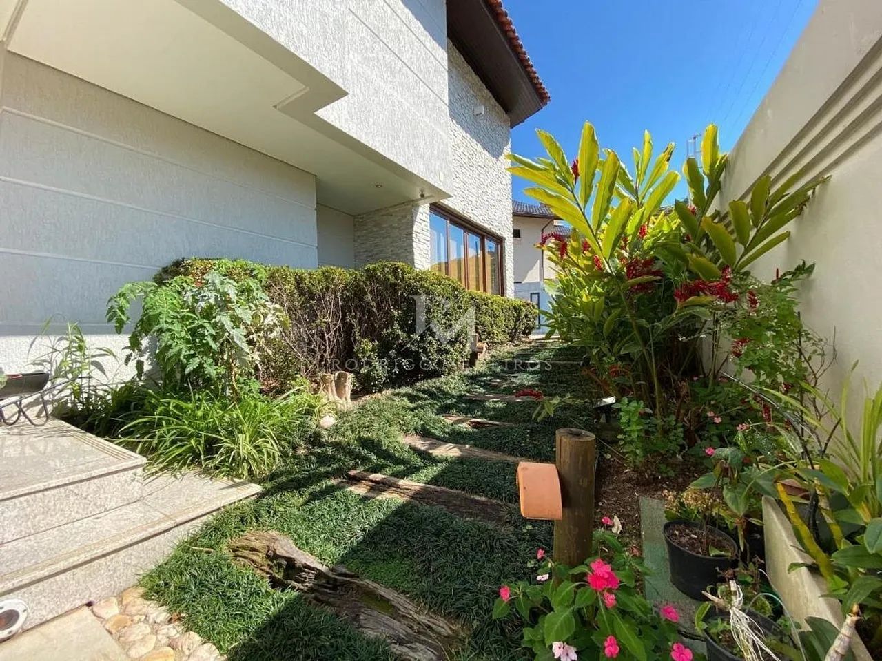 Casa de 6 suítes à venda em Coqueiros, Florianópolis/SC