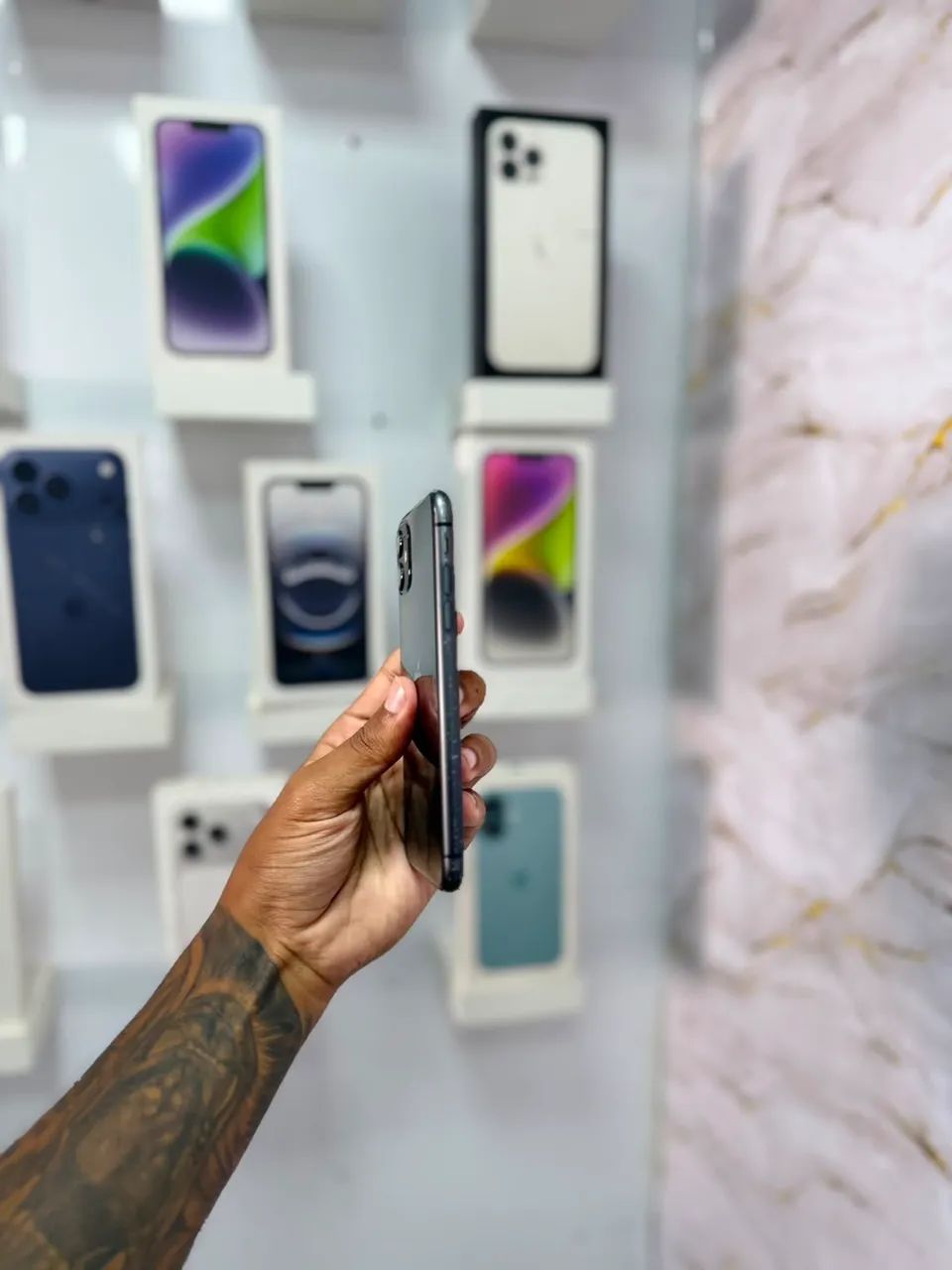 iPhone 11 - 128GB ( Preto )  - Foto 2