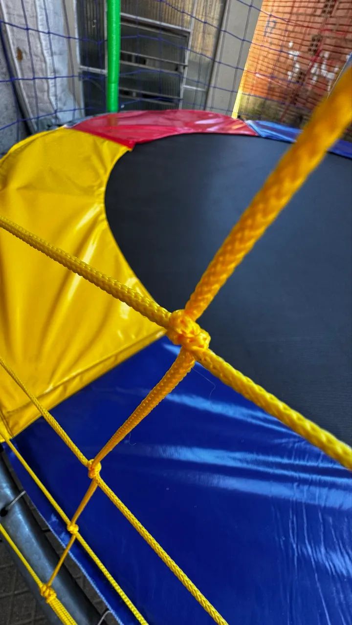 Cama elástica pula-pula grande 2.44m Muito zerada - Foto 3