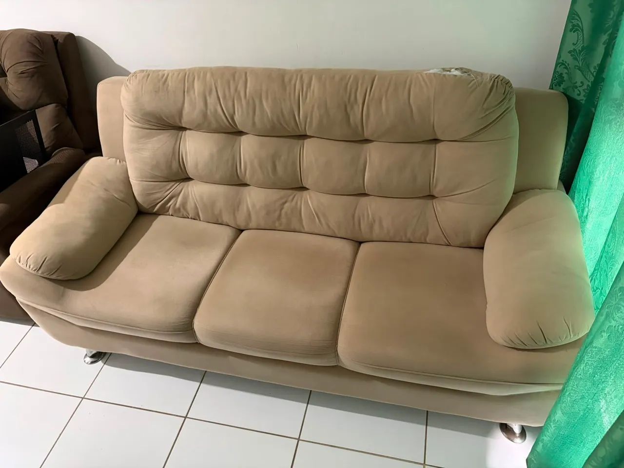 SOFÁ TRÊS LUGARES PARA VENDA
