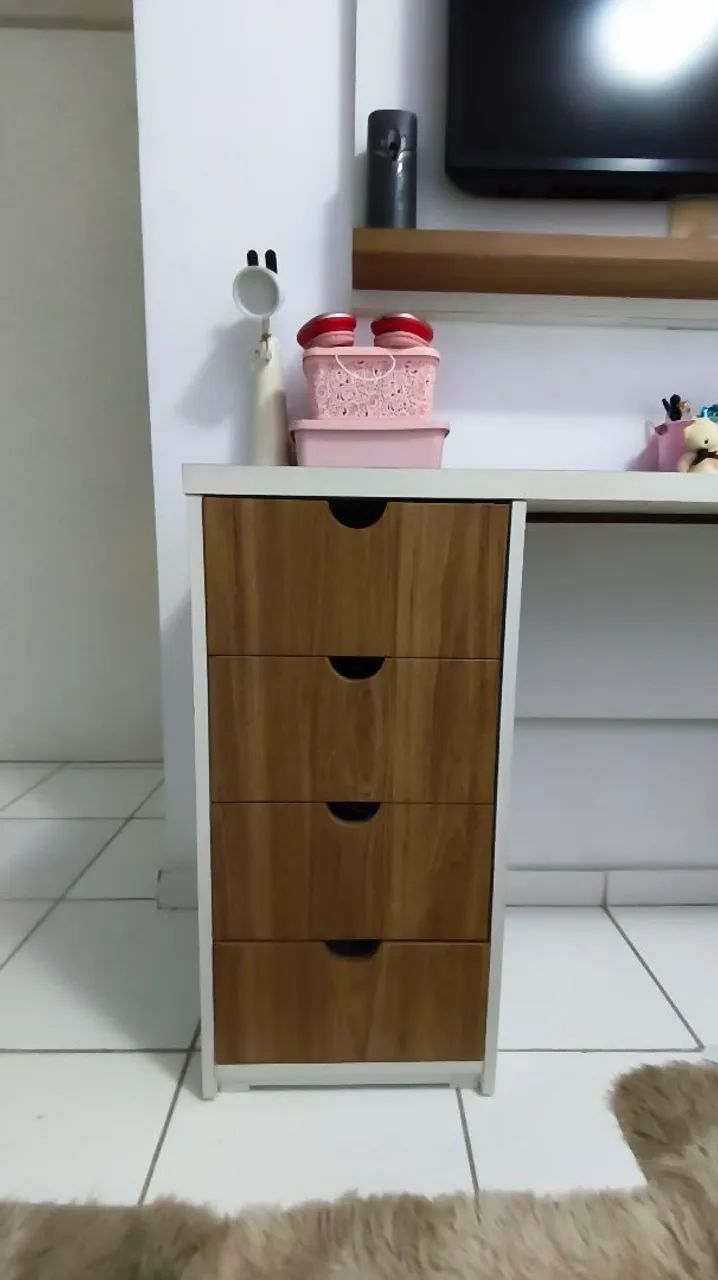 Escrivaninha com sapateira 