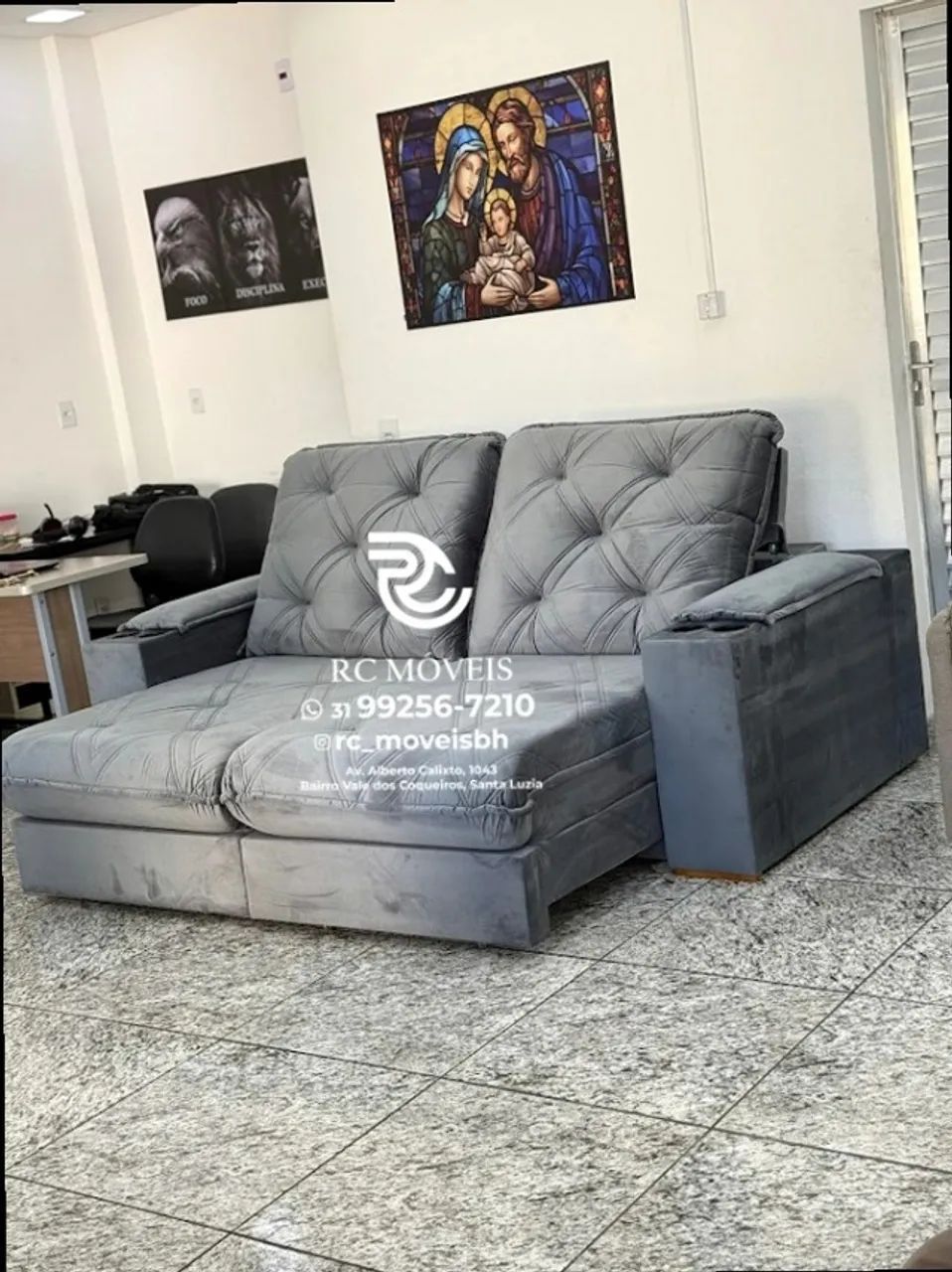 Sofá Retrátil Reclinável Cuiabá com Porta Copos D33 Molas Ensacadas - Foto 2