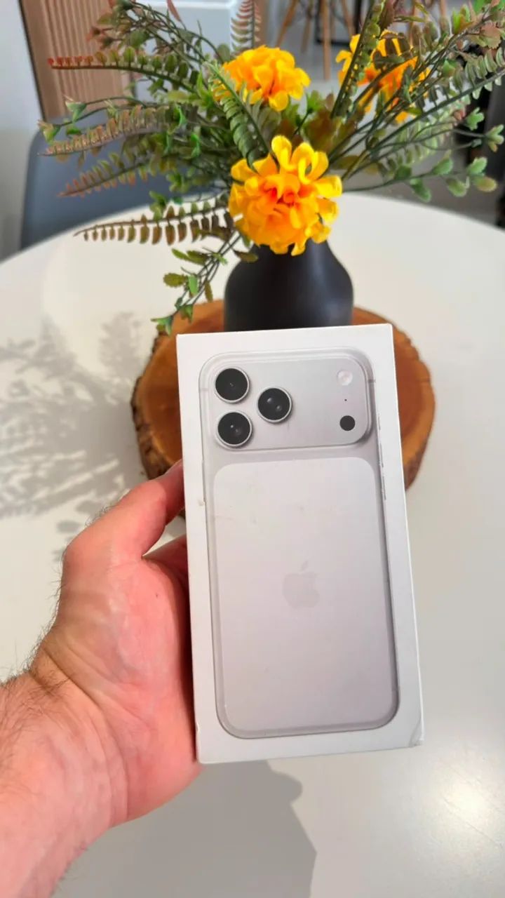 iPhone 17 Pro Max 256 GB Silver - Lacrado - Celulares e