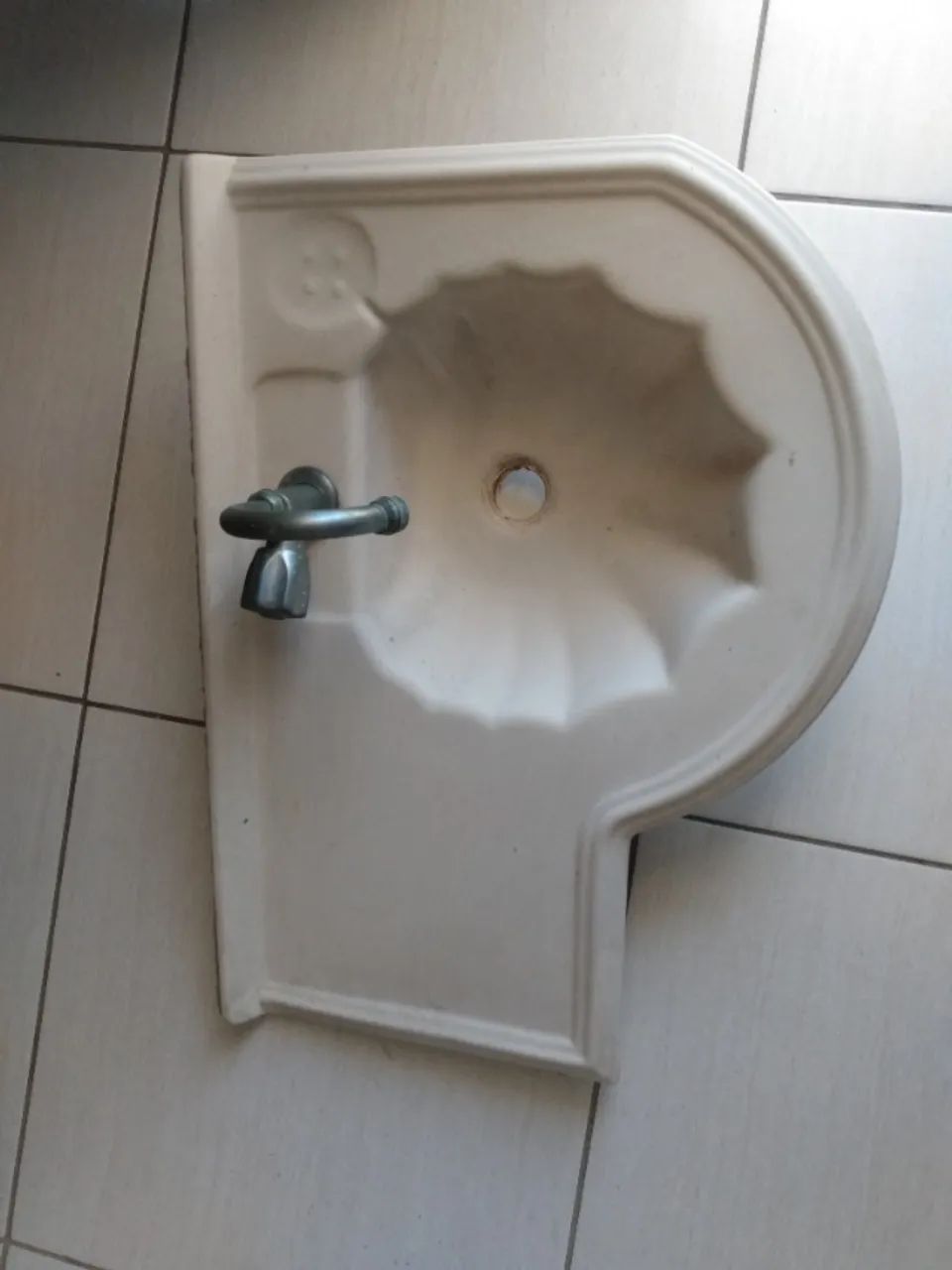 Pia para banheiro em fibra. Tipo ostra.