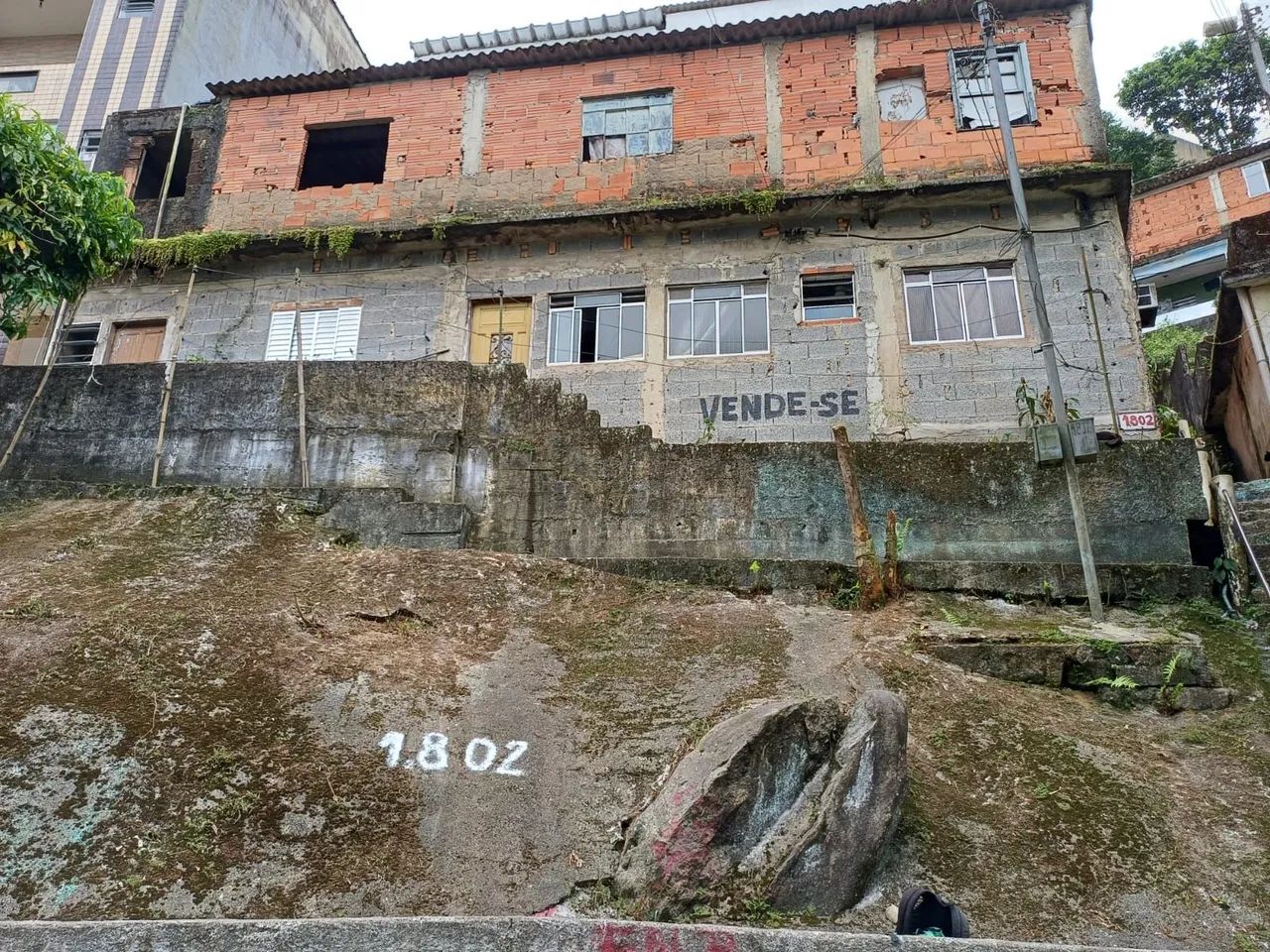 Terreno 165 m² com 3 casas para reforma
