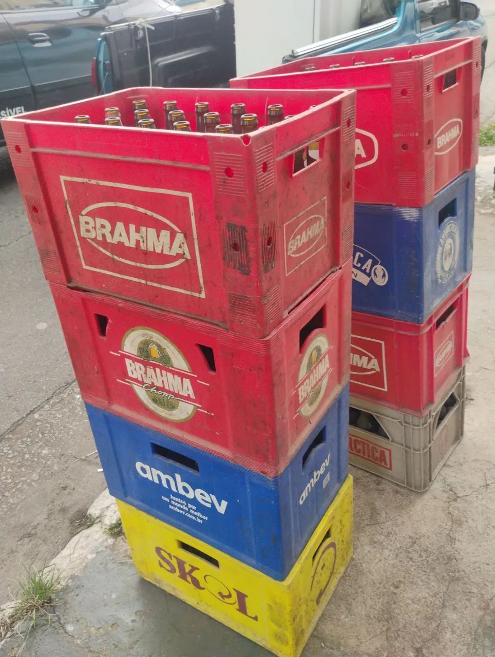 Caixa Plástica com 24 Garrafas de 600 ml