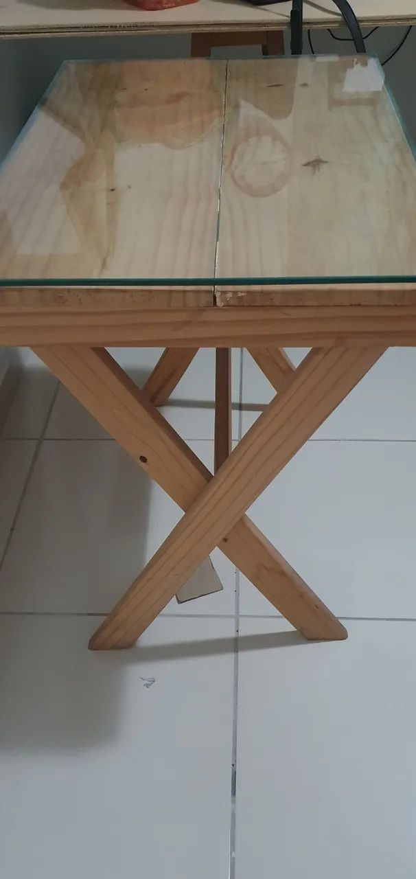 Mesa de pinus com tampo de vidro - Foto 2