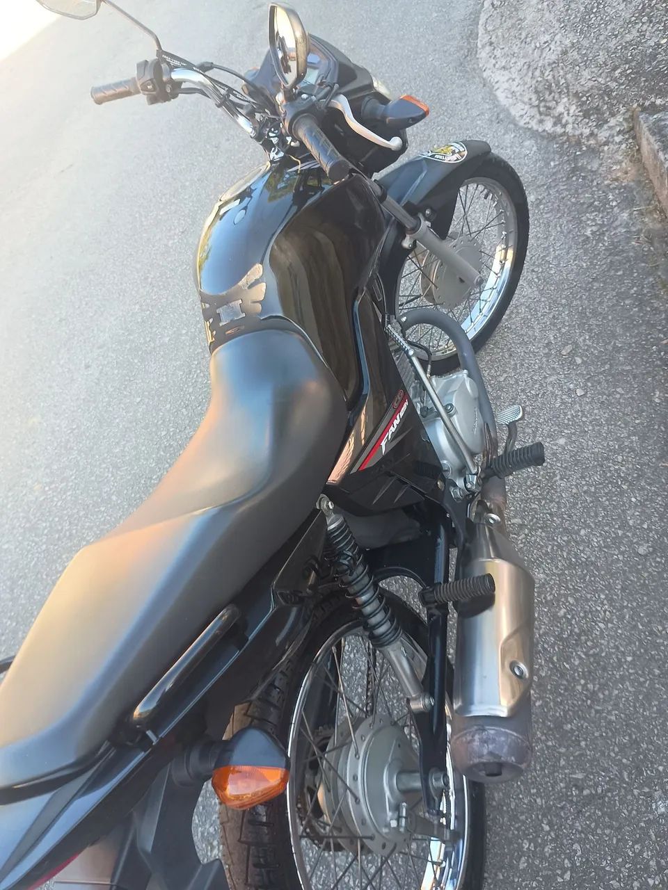 Moto Preta Fan 125  semi nova  - Foto 3