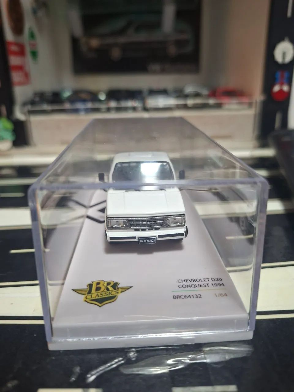 Miniatura Chevrolet D20 Branca BR Classics escala 1/64. - Foto 2