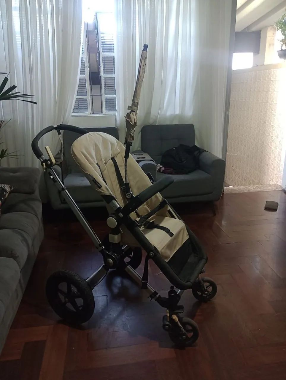 Carrinho de bebê em ótimo estado