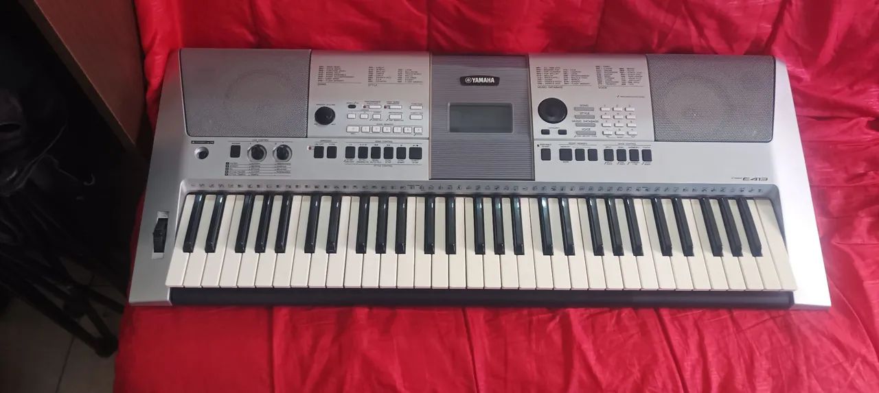 Teclado Yamaha pa E413