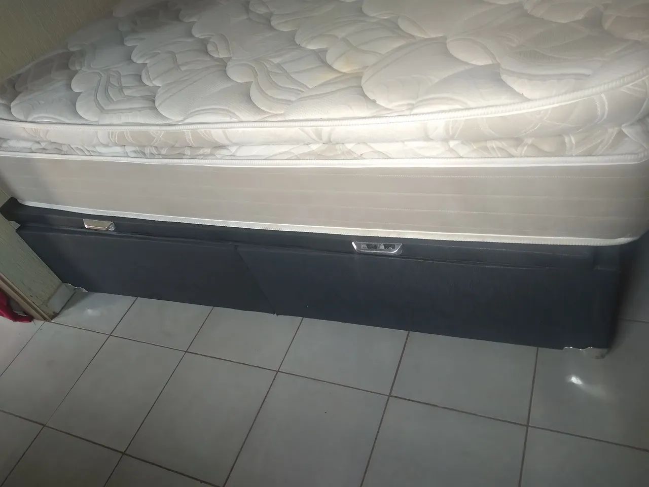 Cama Super king box com gaveteiro 2,00 x 2,20 bem conservada .  1,000  - Foto 3