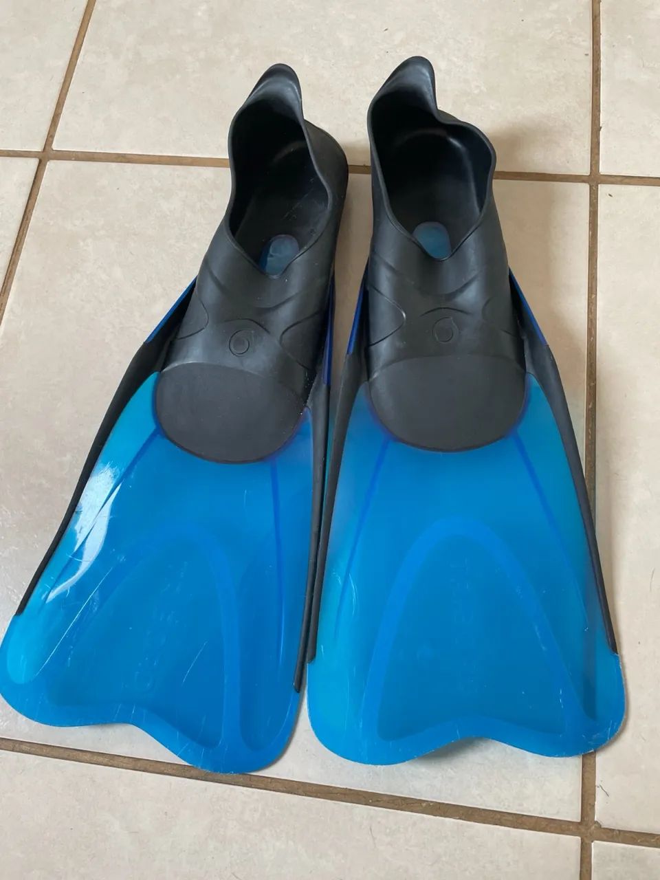 Pé de pato e par de snorkel Tribord. - Foto 6