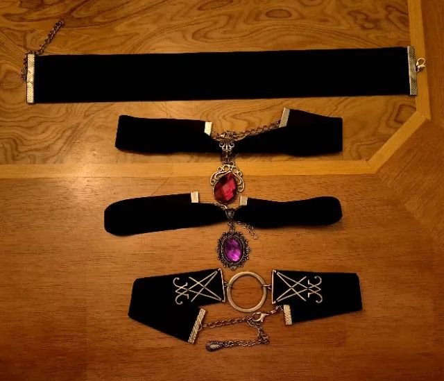 Kit 4 gargantilhas diversas veludo preto gótico